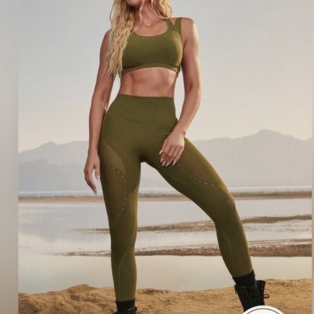 NWT Fabletics So Sculpted Khloe Edit 2 Piece Set Small